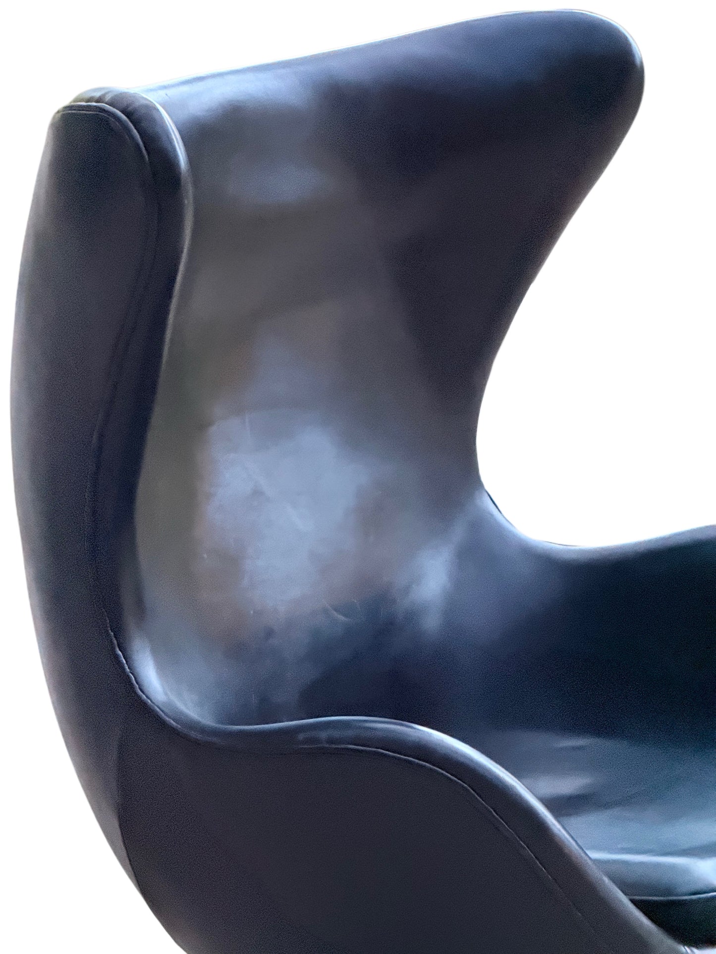 After Arne Jacobsen Egg Chair Model 3316 - Fritz Hansen Style Black Leather Swivel Lounge Chair.