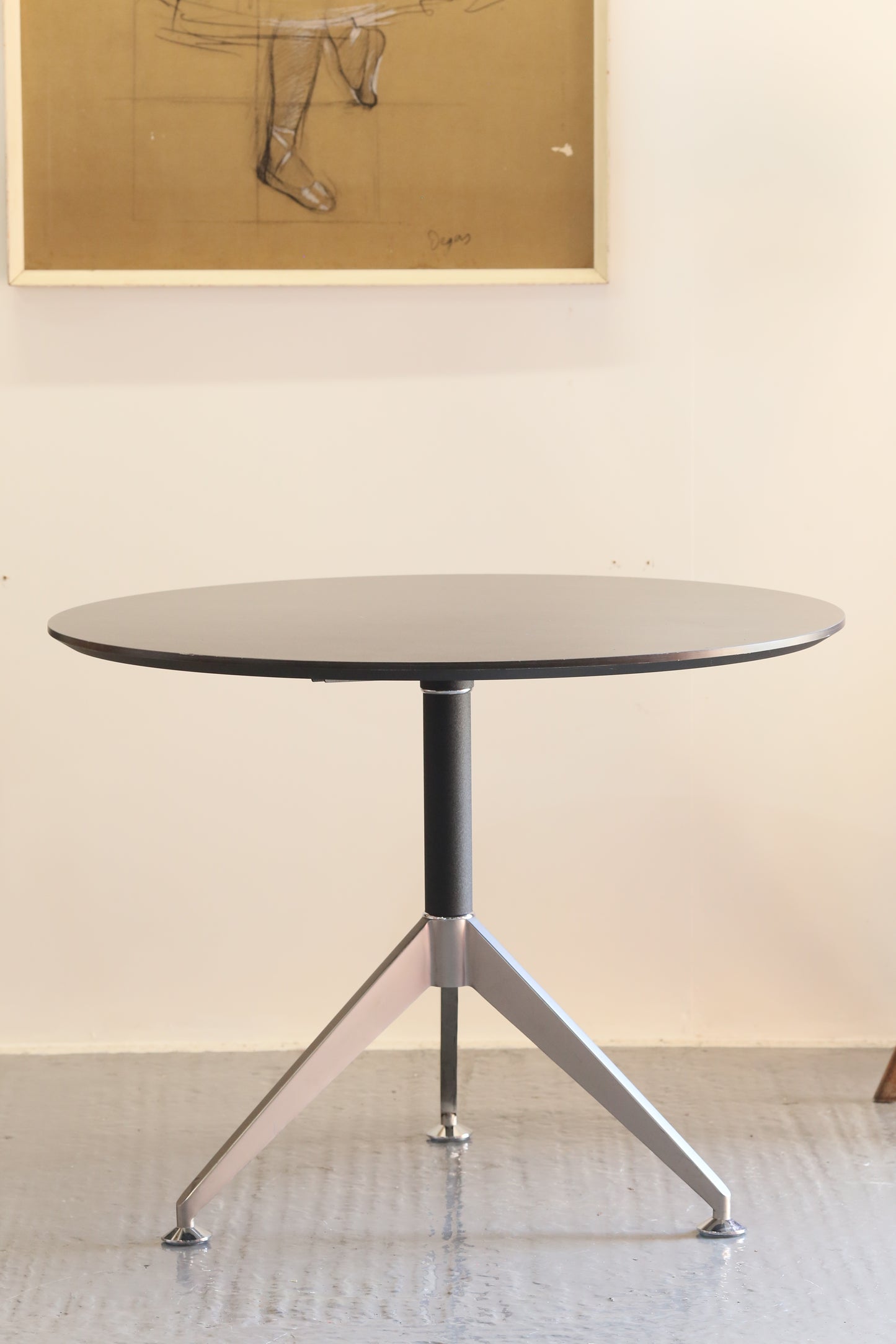 Nero Executive Circular Table - Anthracite