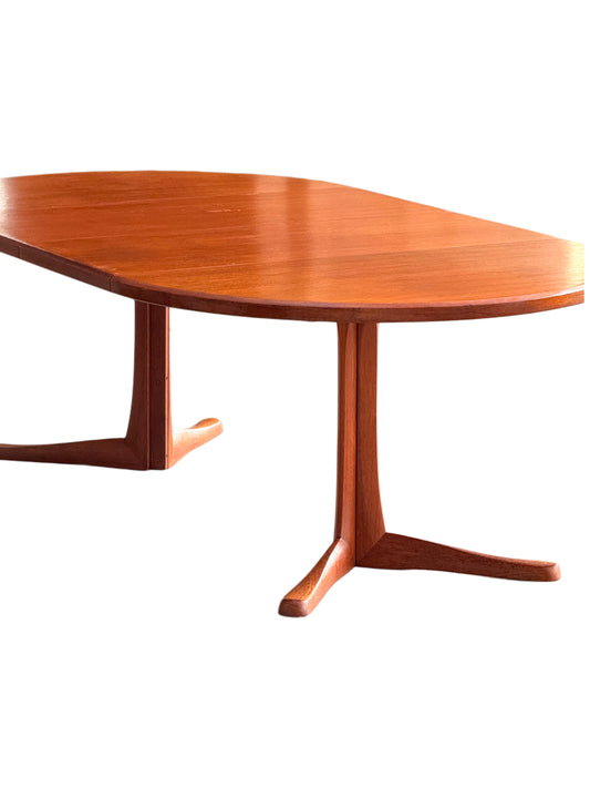 Vintage Mid-Century Modern Round Extendable Teak Dining Table by McIntosh, Seats 4-8, Scandinavian-Inspired Design