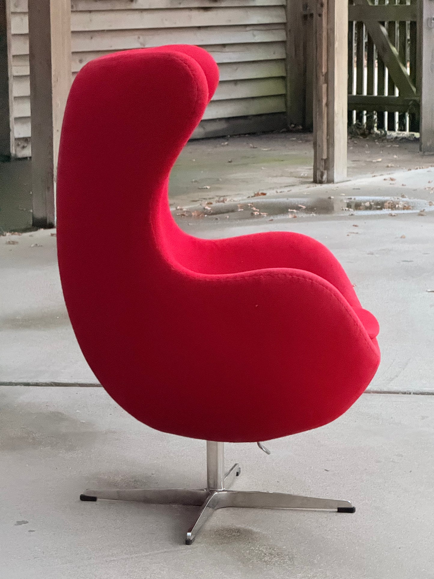 After Arne Jacobsen Egg Chair Model 3316 - Fritz Hansen Style Red Swivel Lounge Chair.