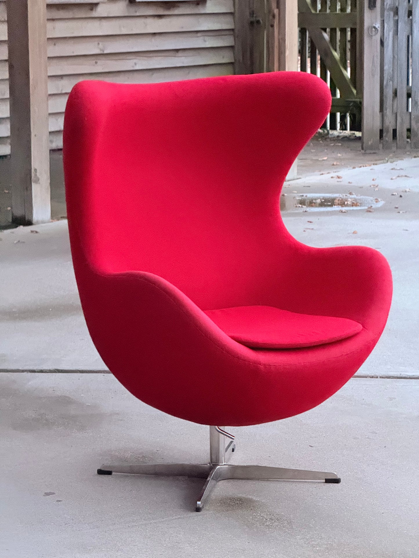 After Arne Jacobsen Egg Chair Model 3316 - Fritz Hansen Style Red Swivel Lounge Chair.