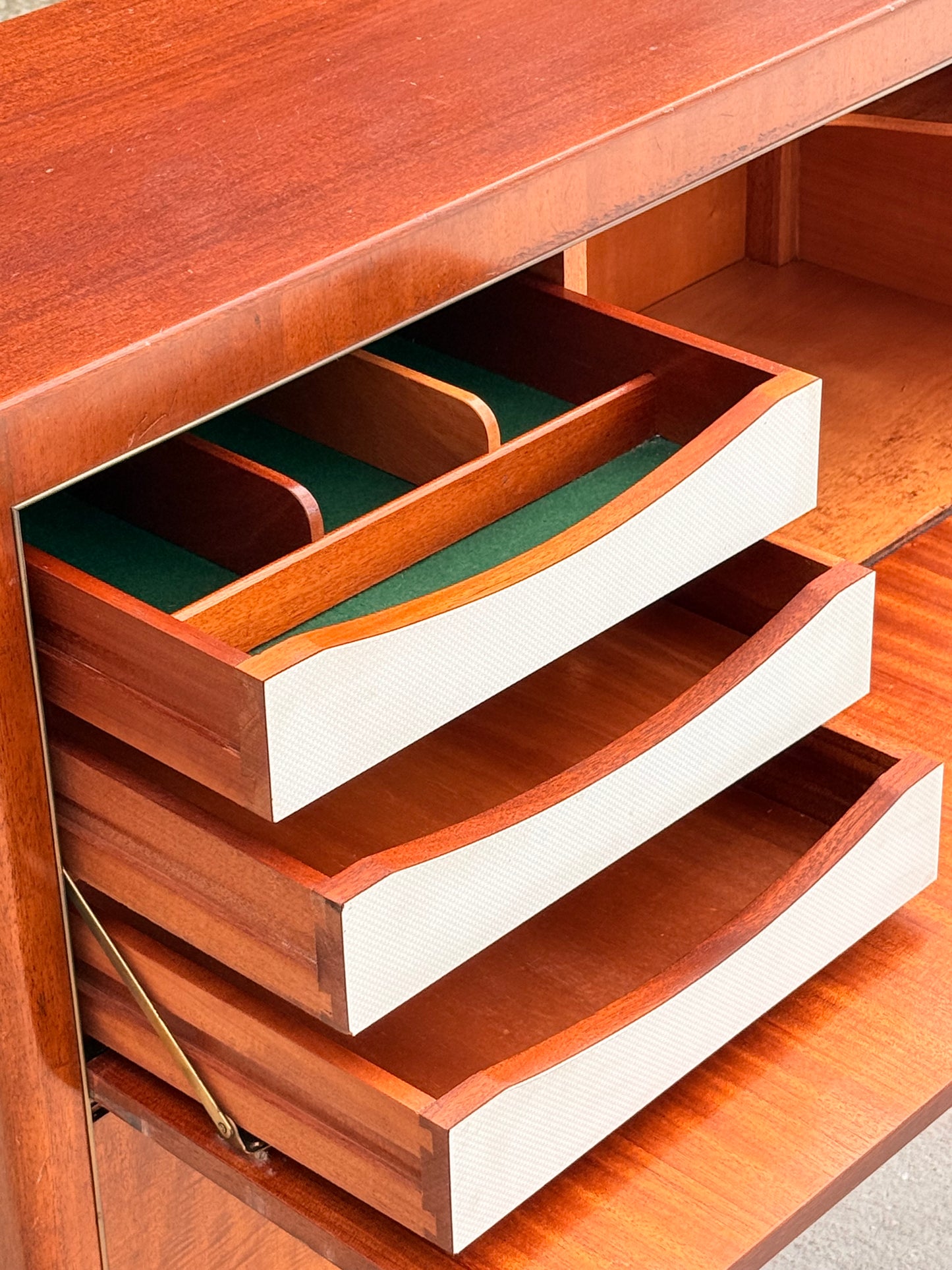 Grieves & Thomas Mid-Century Teak Buffet / Drinks Cabinet, c.1960s