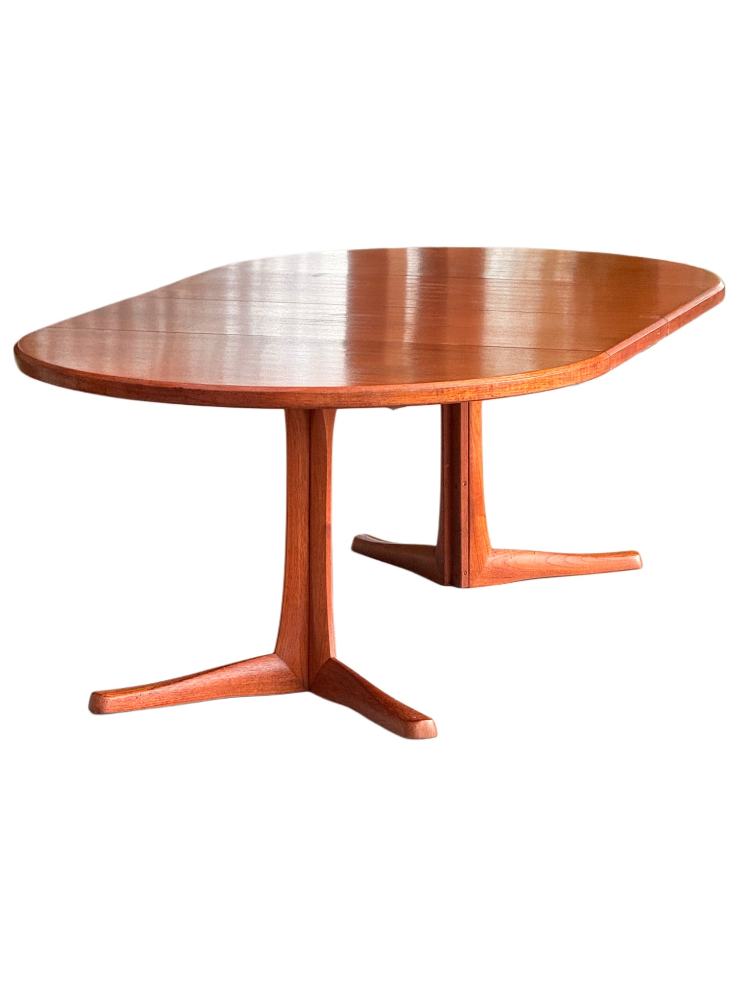 Vintage Mid-Century Modern Round Extendable Teak Dining Table by McIntosh, Seats 4-8, Scandinavian-Inspired Design