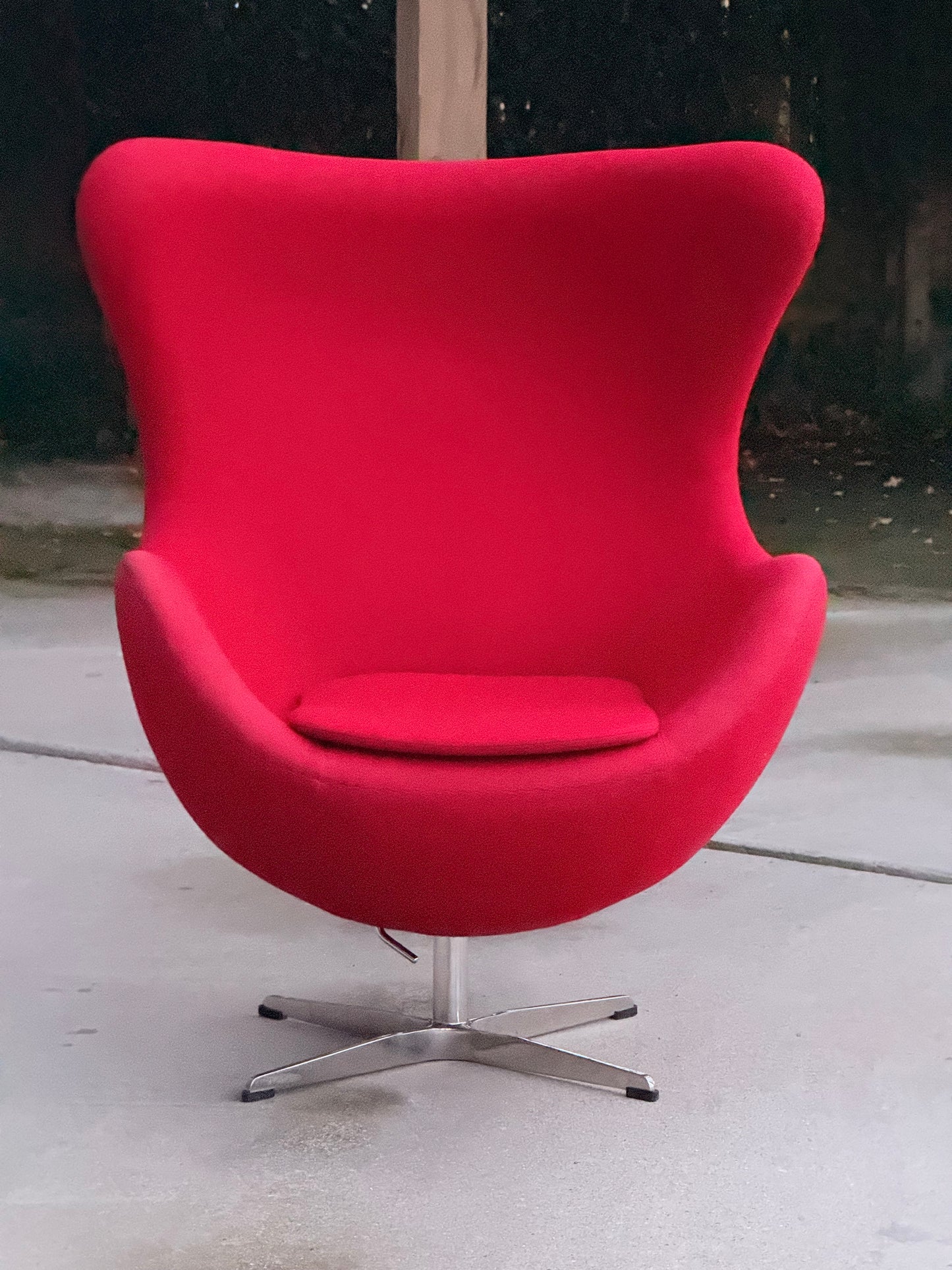 After Arne Jacobsen Egg Chair Model 3316 - Fritz Hansen Style Red Swivel Lounge Chair.