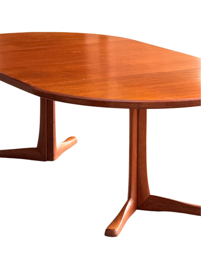 Vintage Mid-Century Modern Round Extendable Teak Dining Table by McIntosh, Seats 4-8, Scandinavian-Inspired Design
