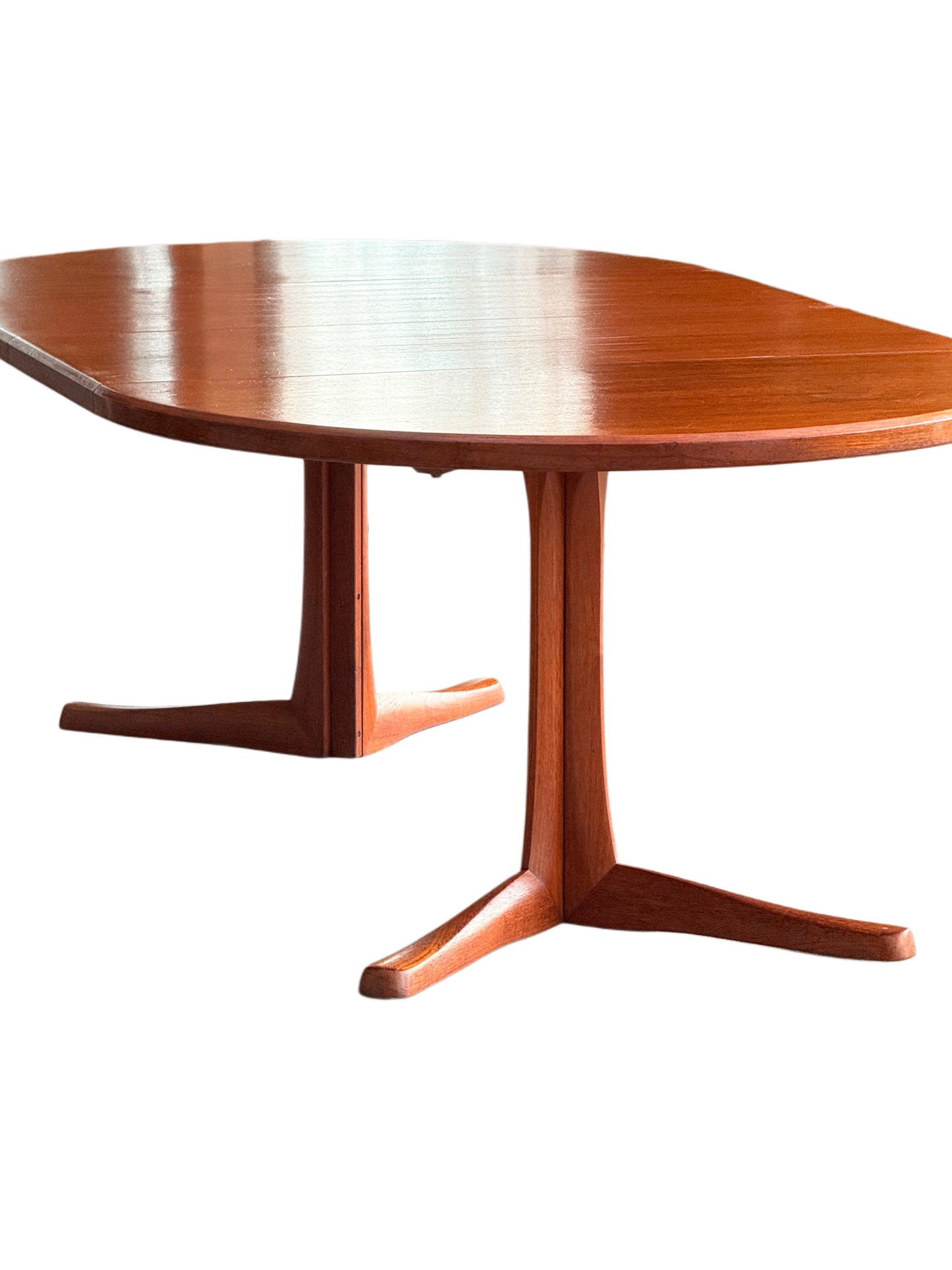 Vintage Mid-Century Modern Round Extendable Teak Dining Table by McIntosh, Seats 4-8, Scandinavian-Inspired Design