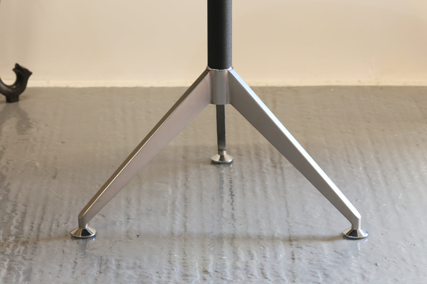 Nero Executive Circular Table - Anthracite