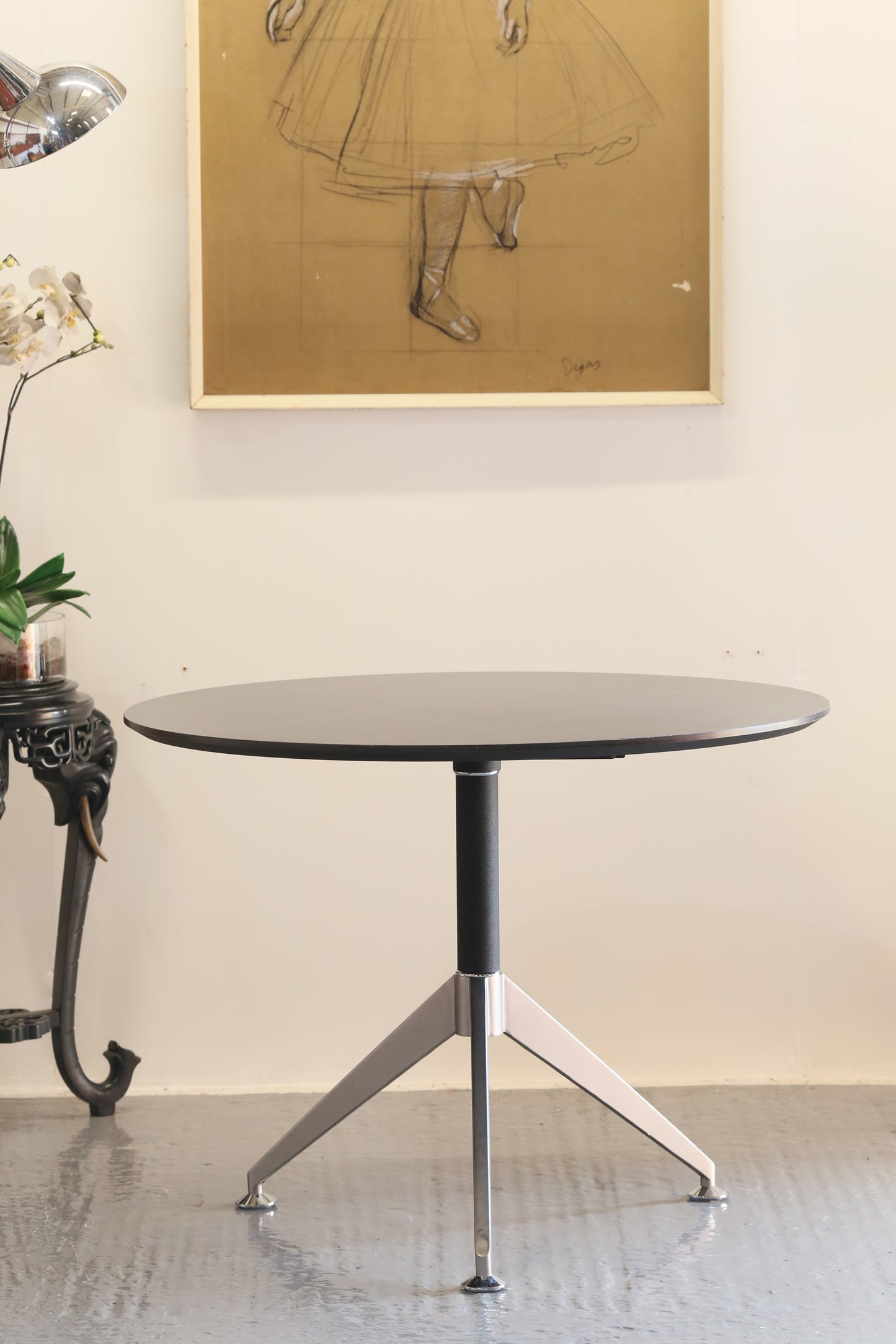 Nero Executive Circular Table - Anthracite