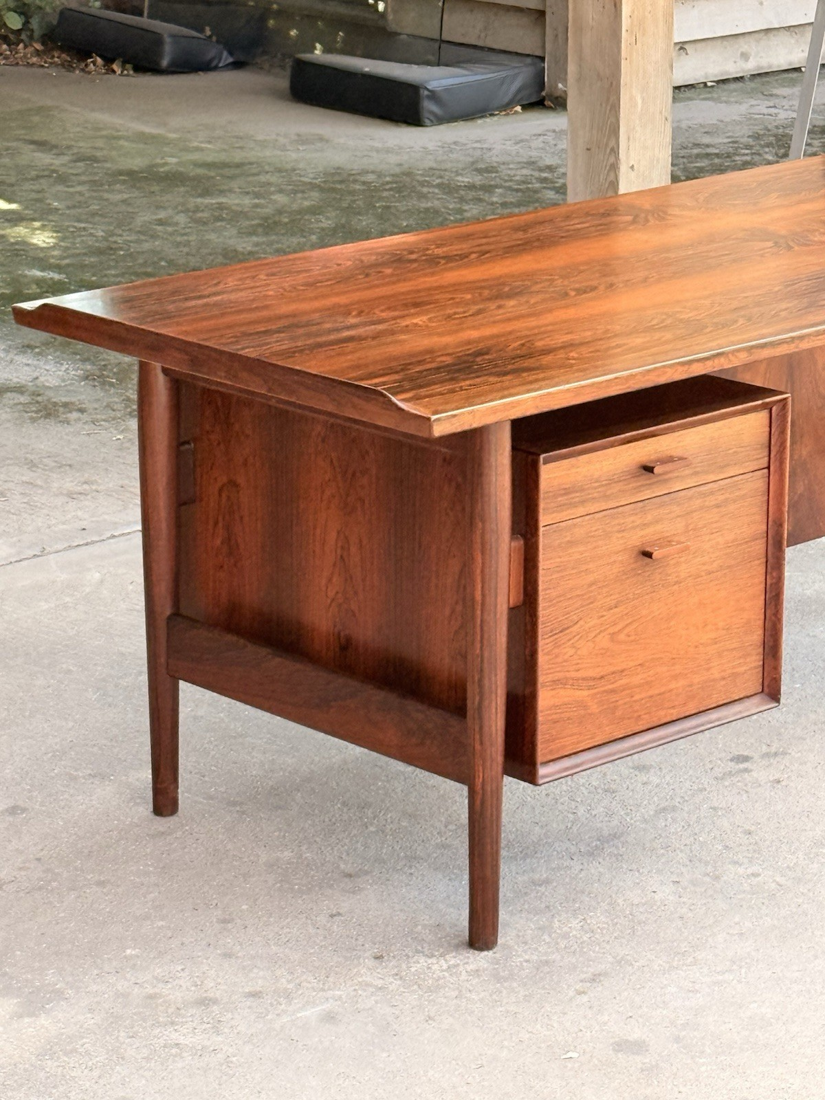 Arne Vodder Sibast desk, angled view of drawer unit and top