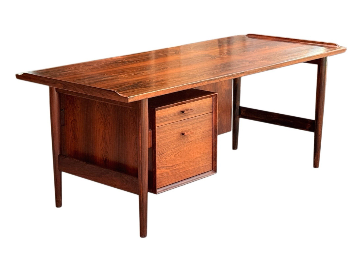 Arne Vodder for Sibast Model 207 rosewood desk, Denmark, c.1960s, with suspended drawer unit and raised edge top