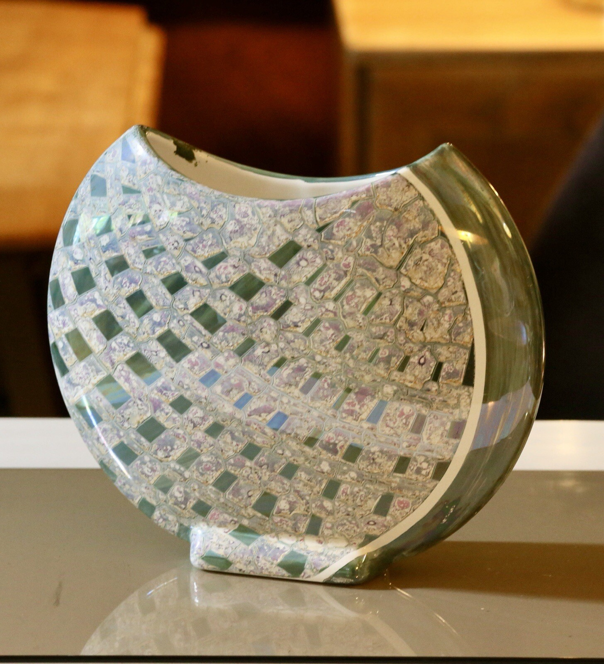Gandria moon vase reverse, three-quarter view of lattice pattern