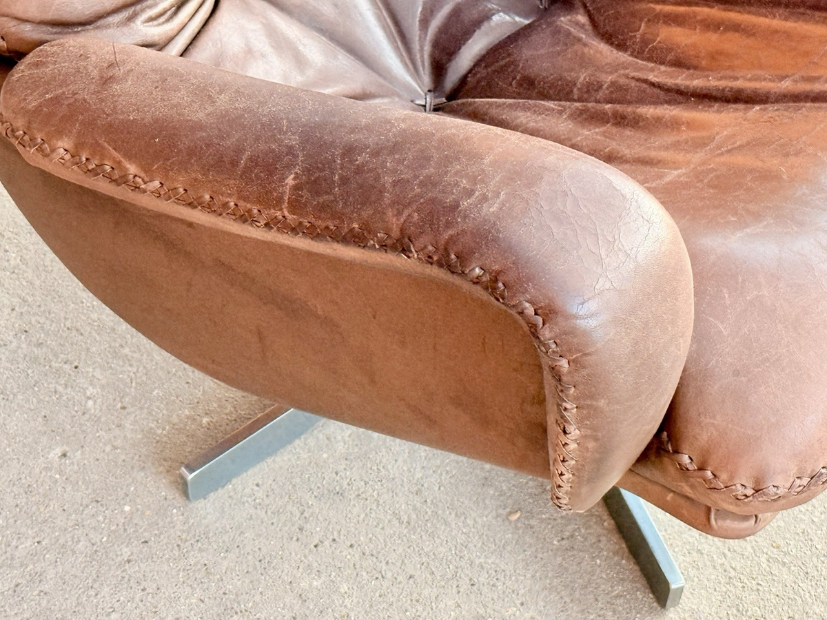 Close-up of whipstitched leather arm, De Sede S231