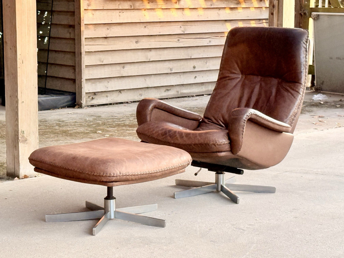 De Sede S231 brown leather lounge chair and ottoman, angled view