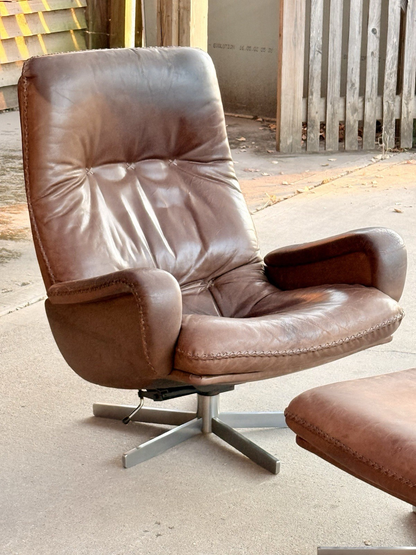 De Sede S231 brown leather lounge chair, front three-quarter view