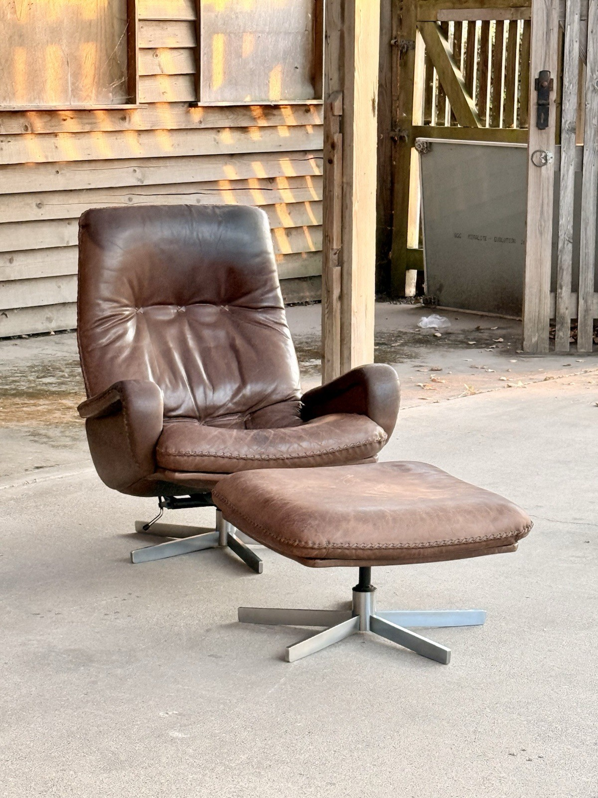 De Sede S231 brown leather lounge chair and ottoman, front view