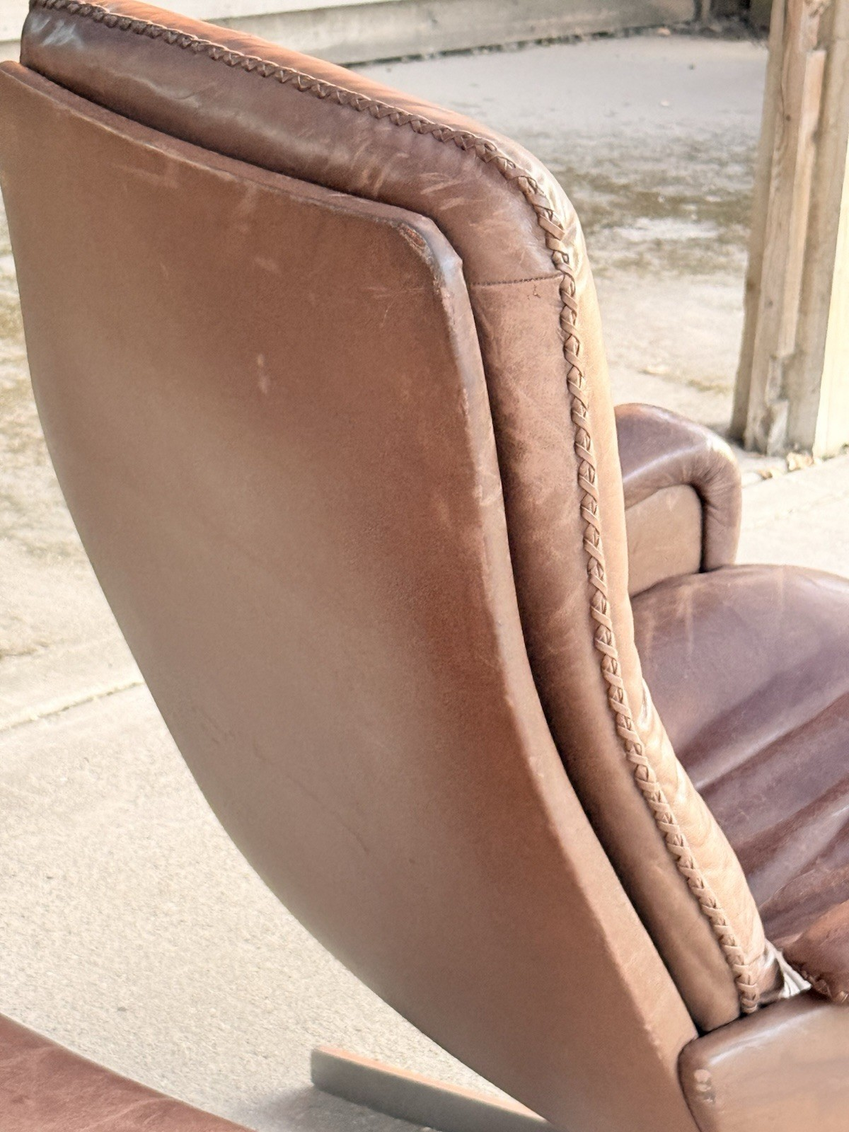 Back of the De Sede S231 lounge chair showing stitched seams
