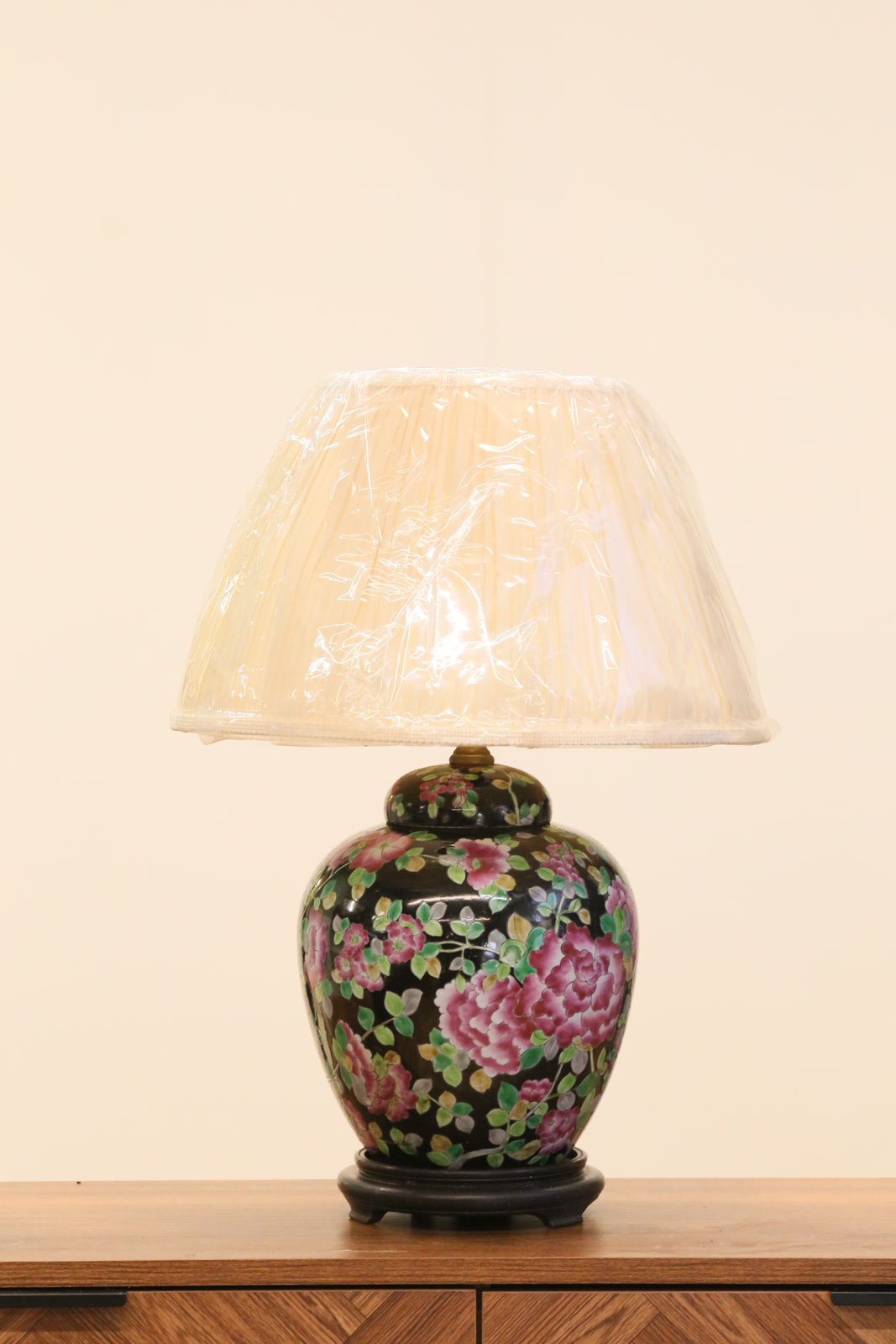 Chinese porcelain floral table lamp with cream shade, front view