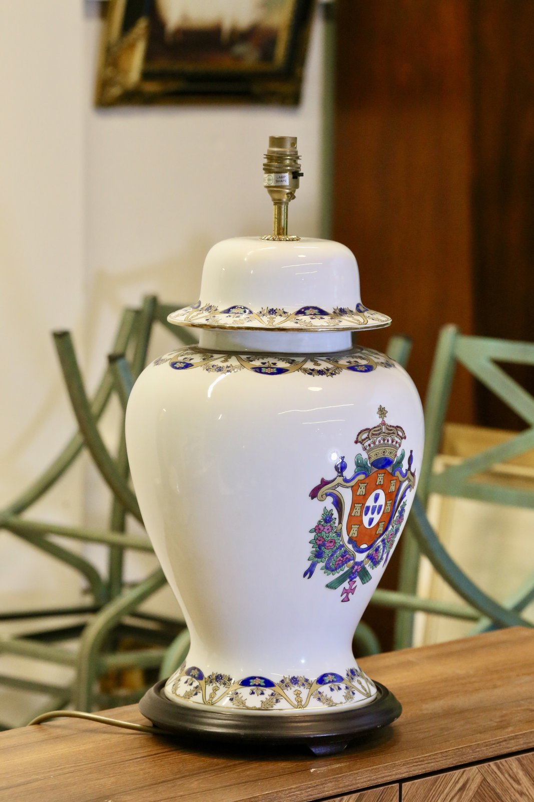 Antique Chinese porcelain table lamp with armorial crest and blue and gilt borders on a wooden base, 51cm