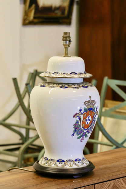 Antique Chinese porcelain table lamp with armorial crest and blue and gilt borders on a wooden base, 51cm