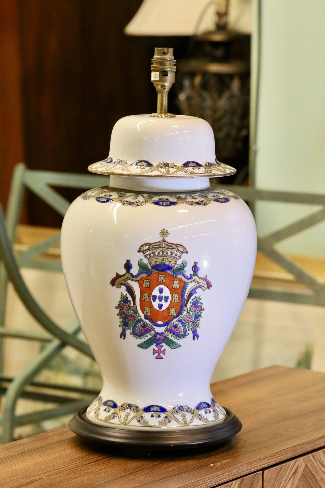 Chinese porcelain lamp base with coat of arms, front view