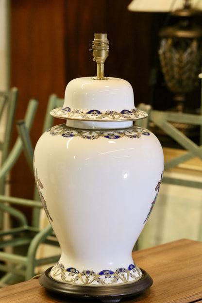 Chinese porcelain lamp base, side view showing borders