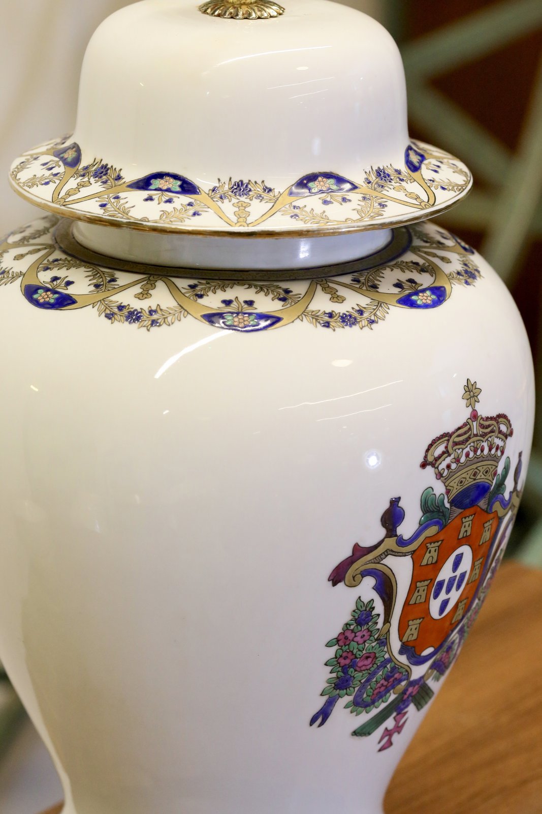 Close-up of the shoulder border and coat of arms, Chinese porcelain lamp
