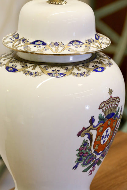Close-up of the shoulder border and coat of arms, Chinese porcelain lamp
