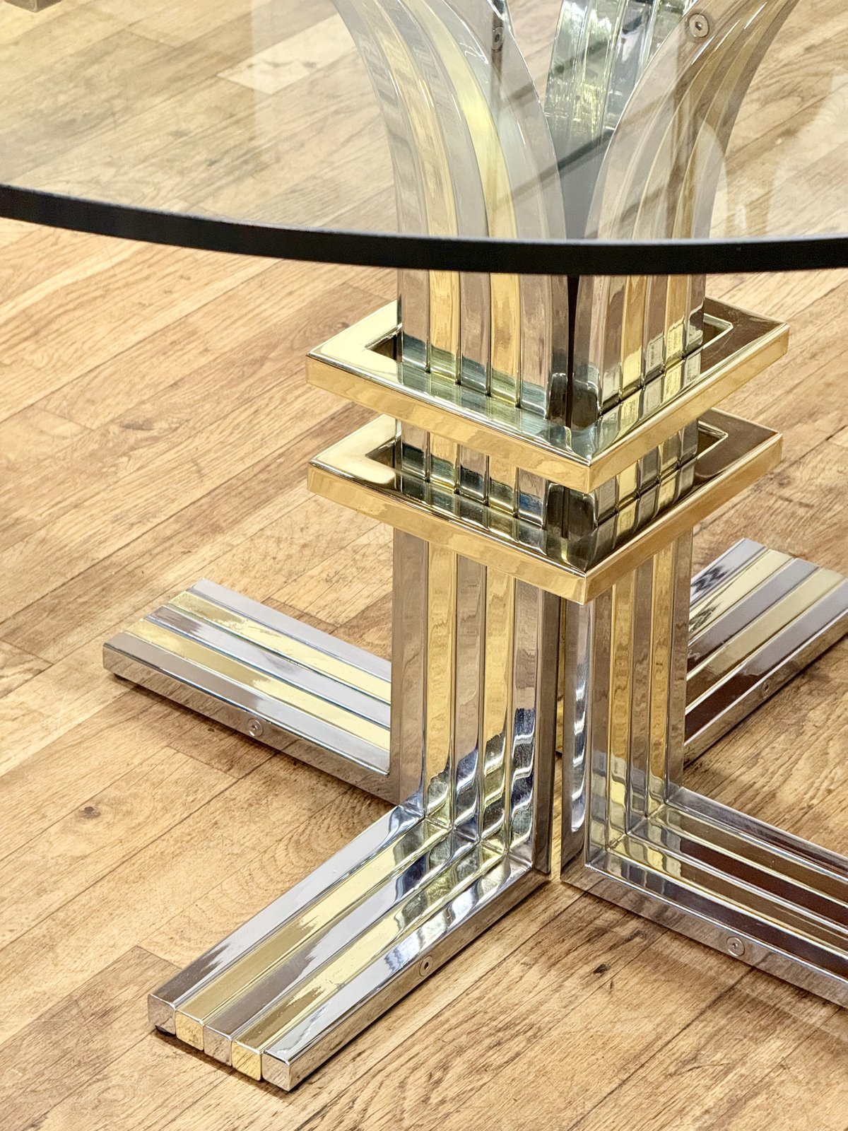 Renato Zevi pedestal and cross base, three-quarter view