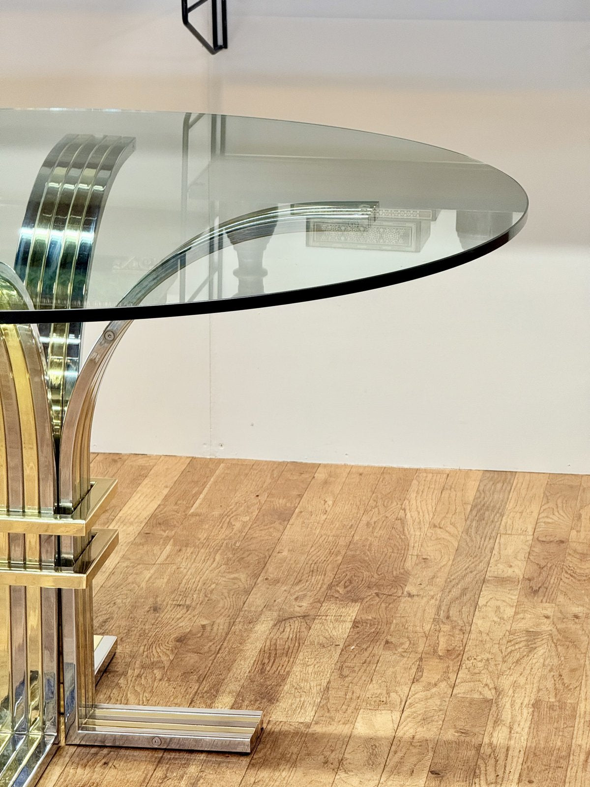 Glass top edge and chrome pedestal, side view
