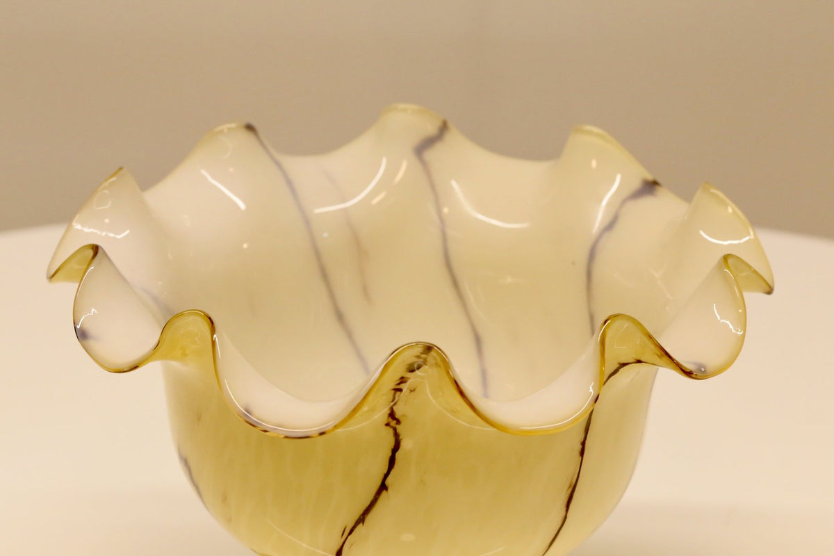 Peill & Putzler ruffled glass shade, close-up of white inner rim