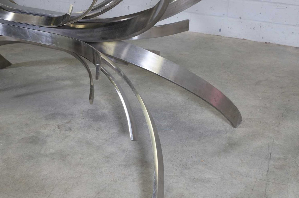 Close-up of curved stainless steel blades on the Gerbe table base