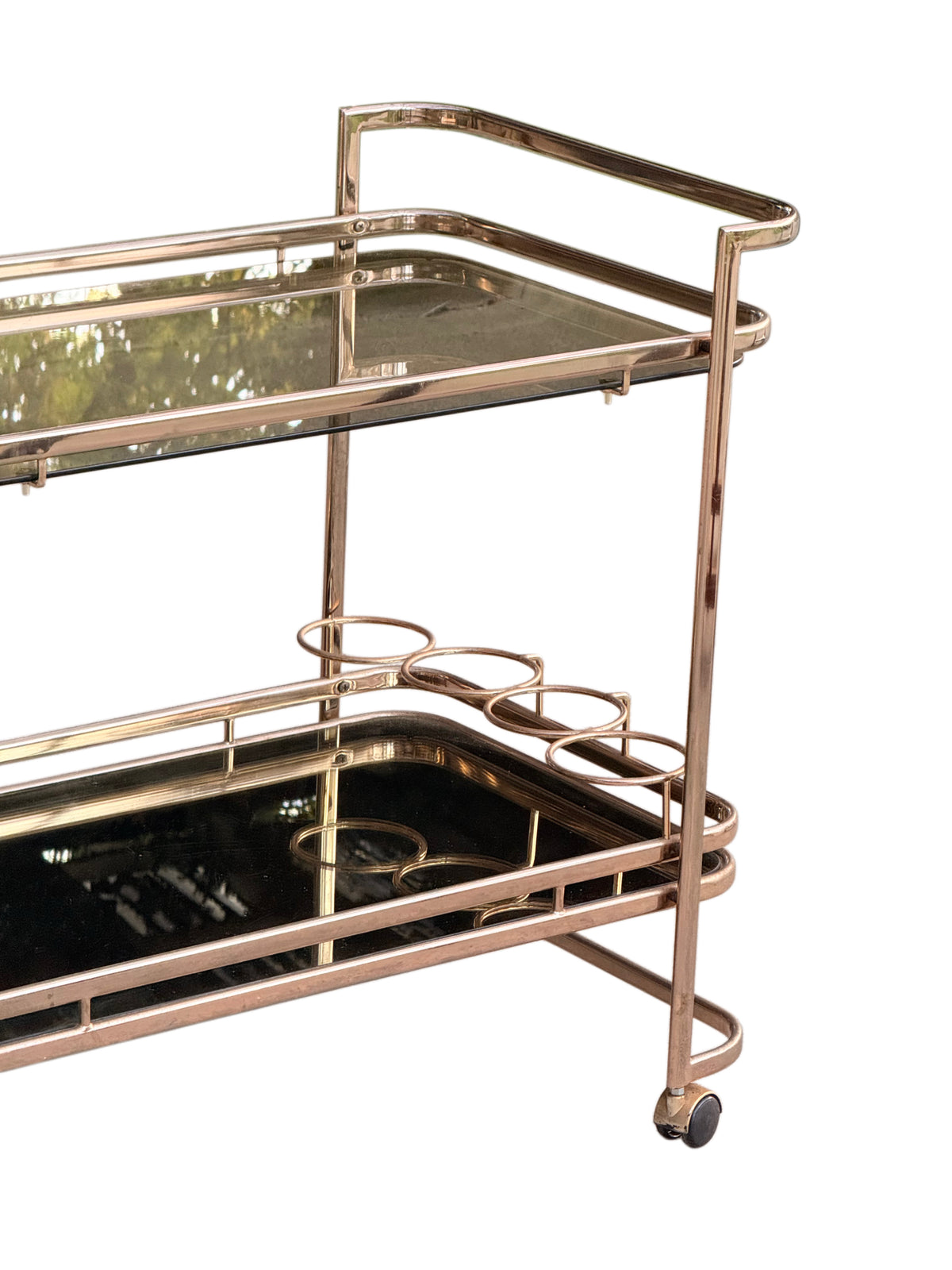 Close-up of the end handle, gallery rails and smoked mirror lower tier