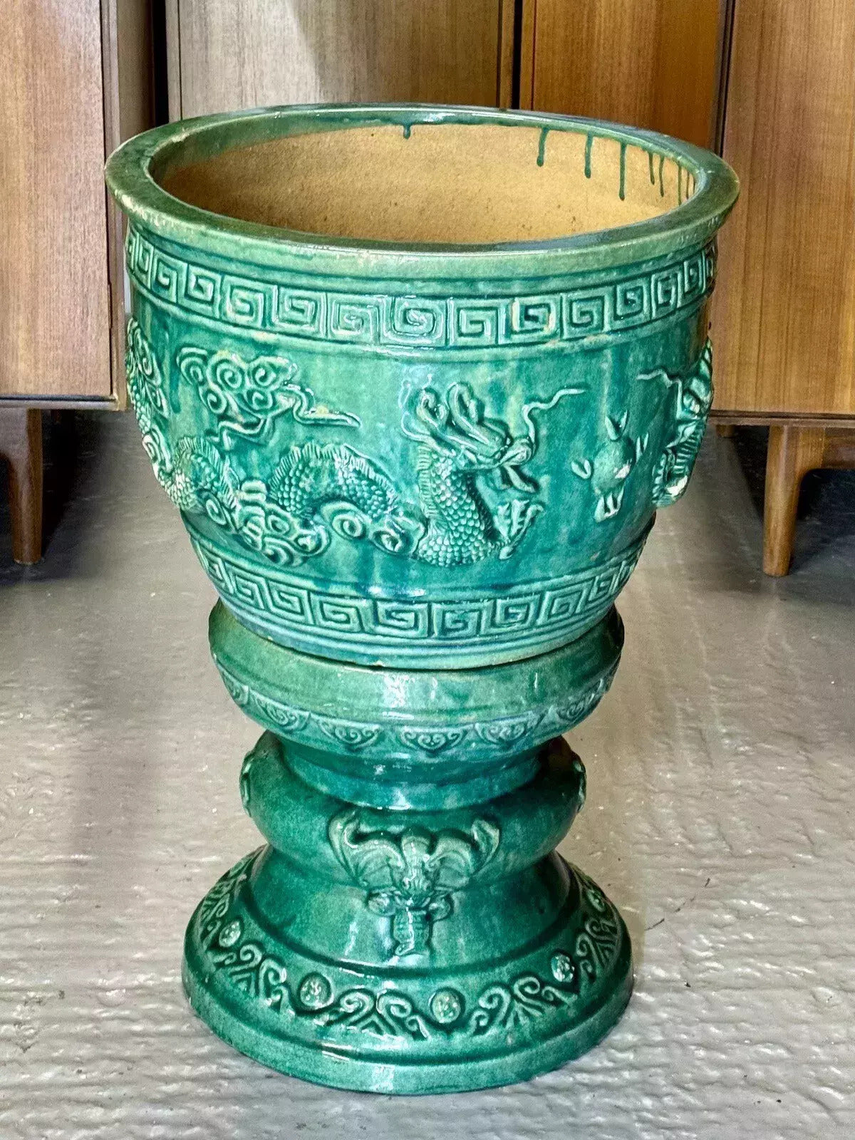 Chinese green dragon glazed jardinière on pedestal, full view