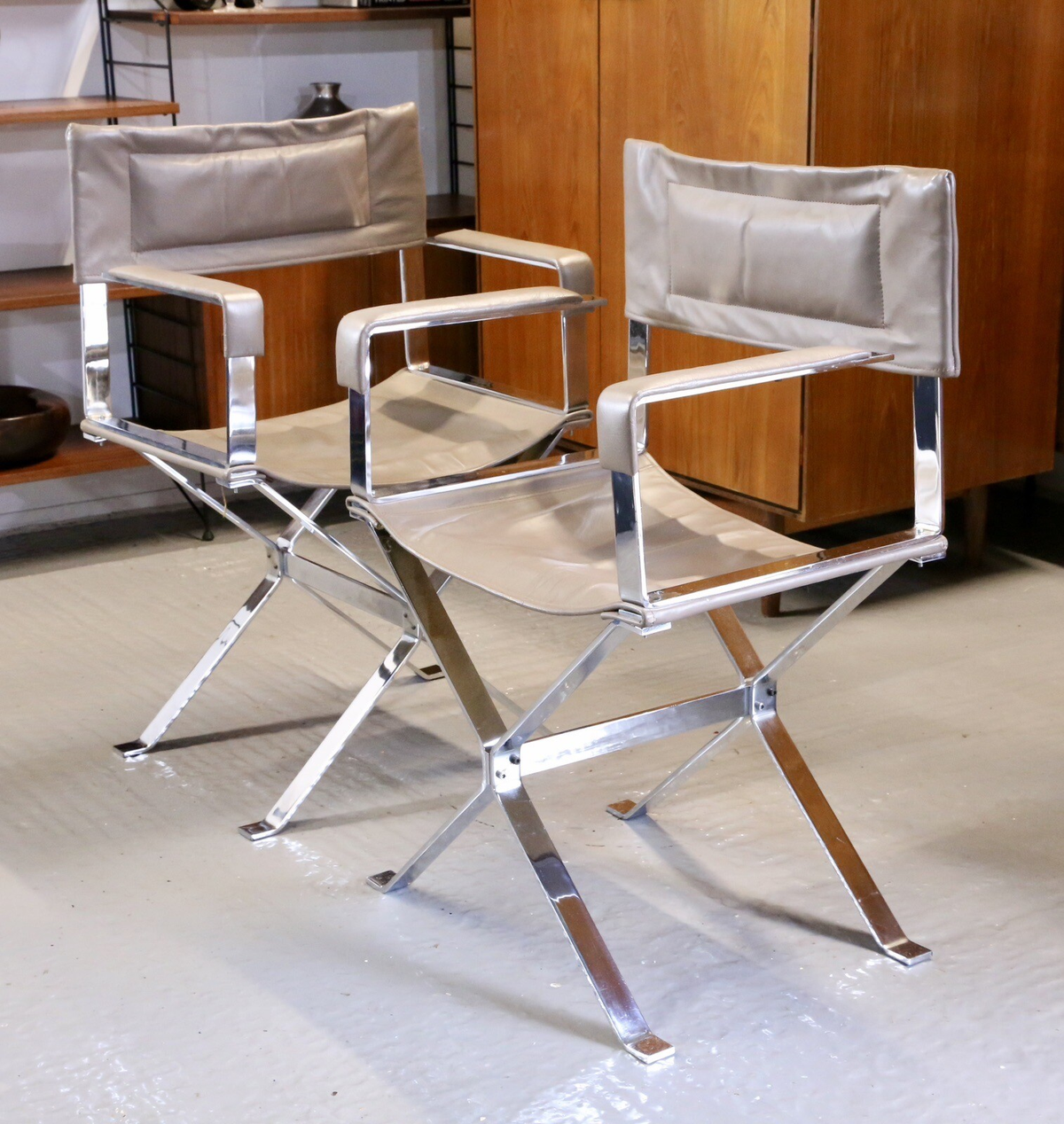 Alessandro Albrizzi chrome and leather director's armchairs, three-quarter view