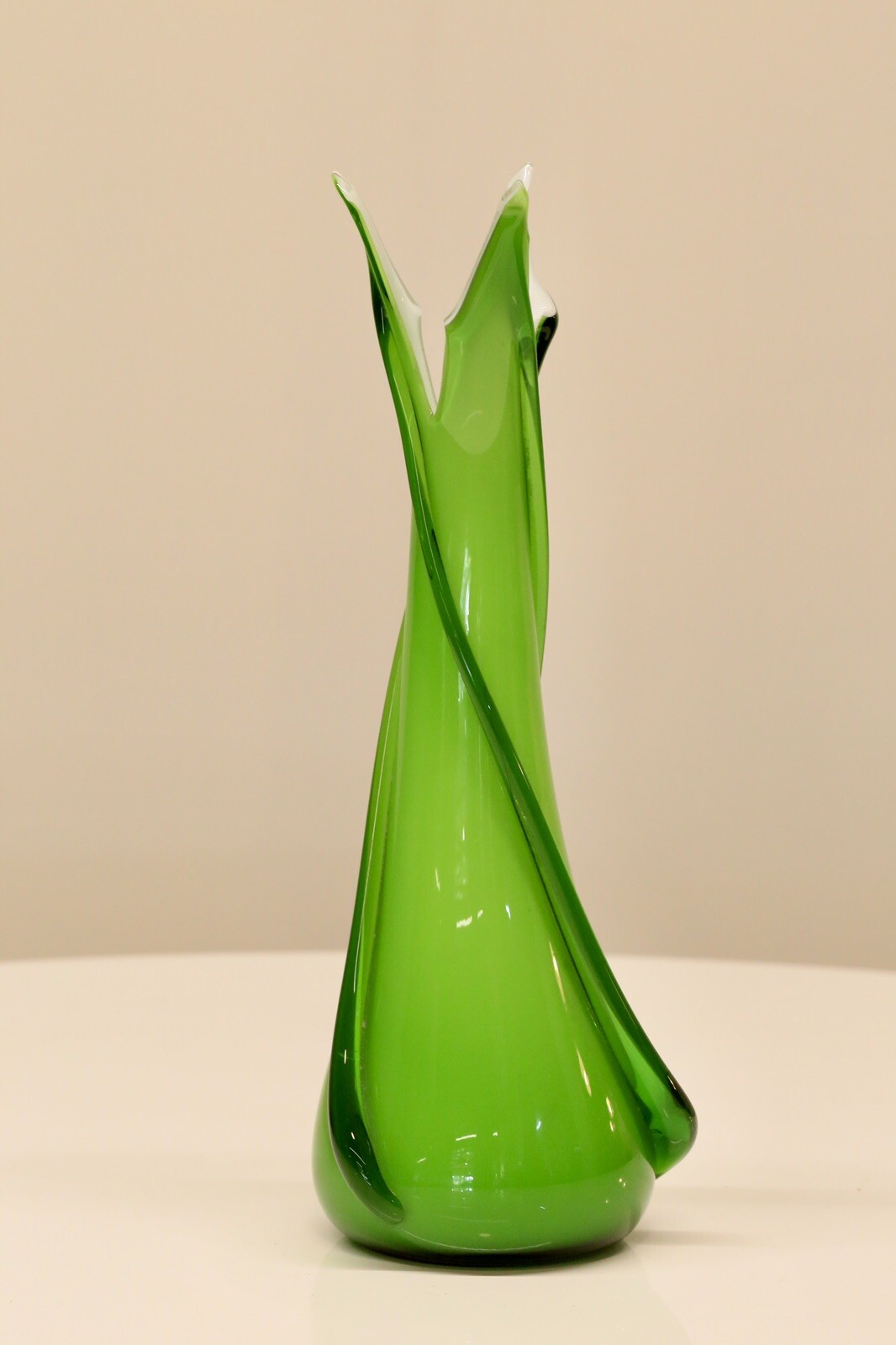 Italian Empoli green art glass vase, side view