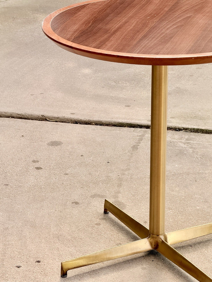 Pedrali side table top and brass column, close view