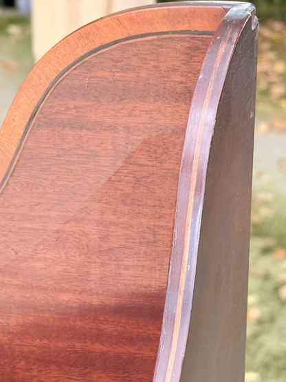 Close-up of crossbanded shaped side of the upper section