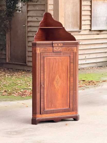 Edwards & Roberts for Thomas Agnew & Sons late Victorian mahogany and satinwood inlaid corner cabinet, c.1890-1905