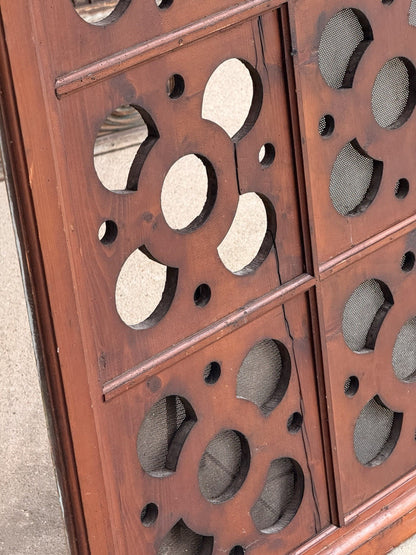 Close-up of pierced quatrefoil roundel without mesh