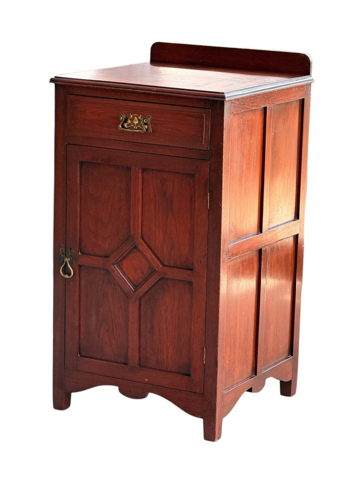 Arts & Crafts mahogany cabinet, three-quarter view showing panelled side