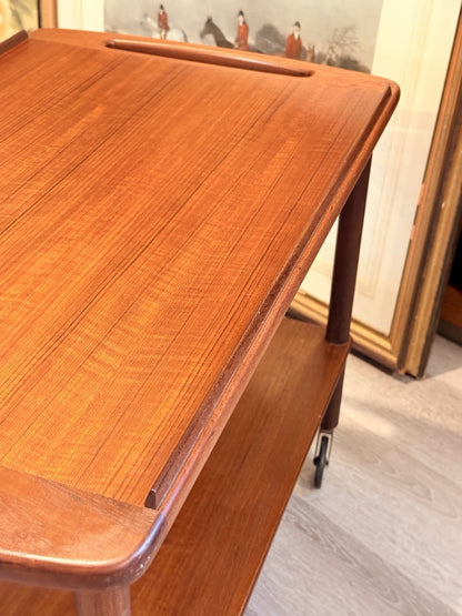 Close-up of teak grain and raised rail on the Bowa trolley top