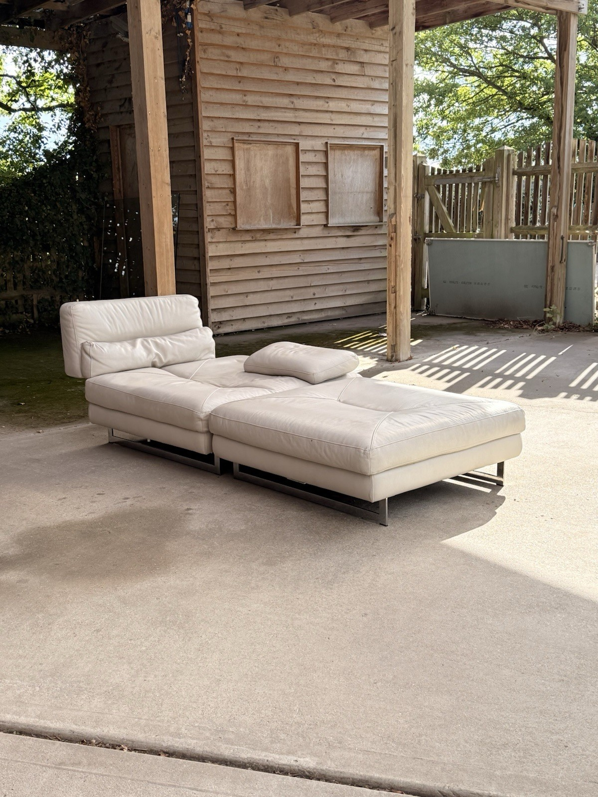 Single seat and ottoman module of the Roche Bobois Scénario