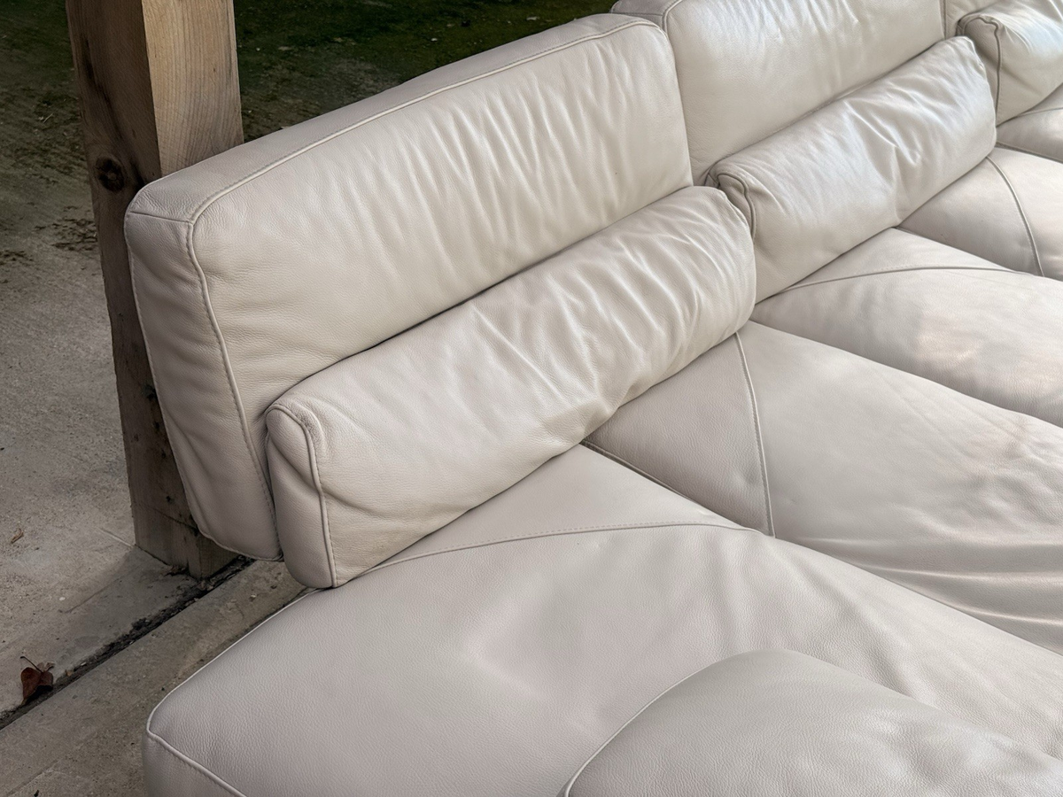 Close-up of ivory leather backrest and cushion, Scénario sofa