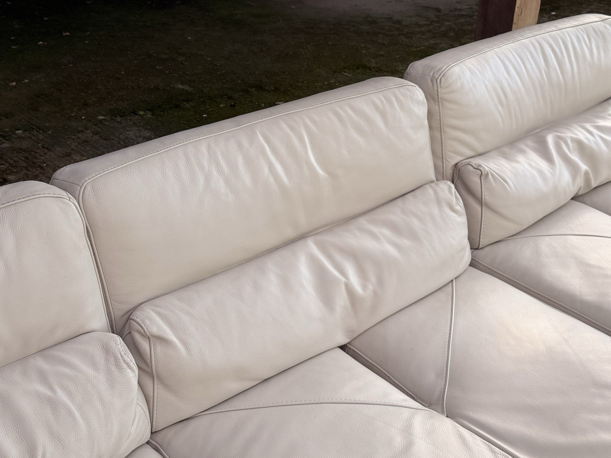 Close-up of adjustable leather backrest, Roche Bobois Scénario